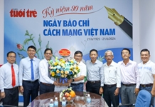 Chủ tịch UBND tỉnh Nguyễn Tấn Tuân thăm các cơ quan báo chí